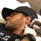 Neymar tauandose en París.-INSTAGRAM