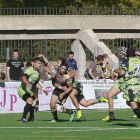 Imagen de un partido en SanAmaro con el esqueleto de la grada antigua.-RAÚL OCHOA