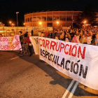 El grupo de manifestantes a su salida en la plaza de toros.-RAÚL G. OCHOA