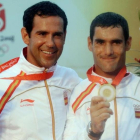 Fernando Echávarri, a la izquierda, junto a Antón Paz cuando ganaron la medalla de oro en los Juegos de Pekín-AFP / DON EMMERT