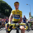 Chris Froome, de amarillo, tratará de no llevarse ningún disgusto durante cuatro días en los Alpes.-REUTERS / JEAN-PAUL PELISSIER