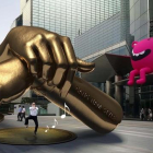 Imagen generada por ordenador que muestra la futura escultura de metal dedicada a Psy y su vídeo de la canción 'Gangnam style'.-AFP