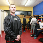 Brendan Campbell, ayer, en el vestuario antes de iniciar el entrenamiento.-RAÚL OCHOA