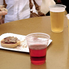 Tapas y bebidas durante la Feria de Tapas en una imagen de archivo.-ISRAEL L. MURILLO