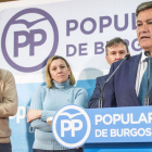 A la derecha, el secretario autonómico del PP, Francisco Vázquez, durante su intervención ayer en Burgos.-SANTI OTERO