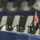 La bandera británica en uno de los escaños del Parlamento Europeo.-EFE