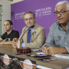 El técnico municipal, Rubén Fuente, el alcalde de Villadiego, Ángel Carretón, y el gerente de Aspanias, José María Ibáñez.-SANTI OTERO