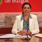 Marga Arroyo en una rueda de prensa en el Ayuntamiento de Burgos. ECB