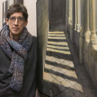 El pintor Luis Alberto Portilla posa con una de sus obras.-RAÚL G. OCHOA