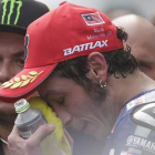 Valentino Rossi, en el 'corralito' de Sepang, tras el Gran Premio de Malasia.-EFE / FAZRY ISMAIL