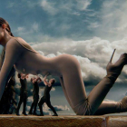 Ariana Grande en un fotograma de su videoclip God is a woman.-YOUTUBE