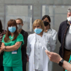 Lectura del comunicado conjunto a las puertas del servicio de Urgencias del Hospital Universitario de Burgos. TOMÁS ALONSO