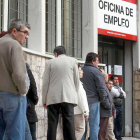 Parados de larga duración, siguen siendo los más castigados por la el desempleo.-