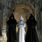 Los monjes negros y blancos se enzarzarán entre las piedras del monasterio.-Ronco Teatro