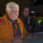 El 'exconseller' Macià Alavedra abandona la prisión de Brians 2, el 7 de diciembre del 2009.-Foto: SERGIO LÁINZ