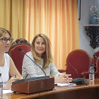 La alcaldesa, Raquel González, y la concejal Celia Bombín ayer, durante la presentación.-L. V.
