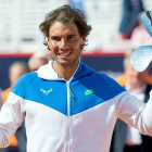 Rafael Nadal, con el trofeo que lo acredita como ganador del trofeo de Hamburgo.-Foto: EFE / DANIEL REINHARDT