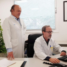 El gerente del hospital Santos Reyes de Aranda de Duero junto al director médico.-L.V.