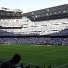 Una vista del estadio Bernabéu, donde el Madrid no quiere que el Barça juegue la fina de la Copa del Rey.-EFE / J J GUILLÉN