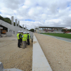 En las últimas horas se ha procedido al montaje de los pilares que sustentarán la cubierta de la Lateral-Israel L. Murillo