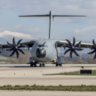 Imagen del avión en el que evacuaron al personal civil.-SANTI OTERO