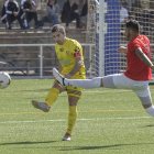 Pablo Castilla despueja el balón en el choque ante el Real Burgos.-SANTI OTERO