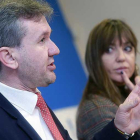 Javier Lacalle y Carolina Blasco, ayer, en un momento del balance.-RAÚL G. OCHOA