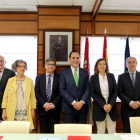 La consejera de Agricultura y Ganadería de la Junta de Castilla y León, Milagros Marcos, firma un convenio con Iberaval y las cajas rurales para ayudar al sector agrario y agroalimentario de la Comunidad.-ICAL