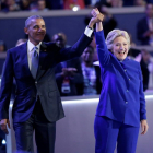 El presidente de Estados Unidos, Barack Obama, junto a la candidata a la presidencia de Estados Unidos por el Partido Demócrata, Hillary Clinton (d), ayer.-EFE/PETER FOLEY