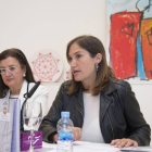 La directora del Área Social, Rosa Pérez, y la técnico del área de Actividad Social y Cultural, Beatriz Rodríguez.-ECB