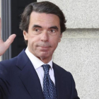 El expresidente del Gobierno José María Aznar, el miércoles, a su llegada al Congreso para acudir a la conmemoración del 40º aniversario de las primeras elecciones de la democracia.-SERGIO BARRENECHEA