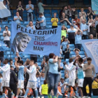 La afición del Manchester City, durante el último encuentro de Premier en casa-AFP / OLI SCARFF