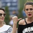 Carlota Casiraghi (derecha), con la actriz Marion Cotillard, en verano del 2015.-AFP / LOIC VENANCE