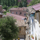 Las calles de Cardeñadijo conservan el encanto de los pueblos castellanos.-Raúl Ochoa