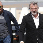 Roger Mitchell (izquierda) y Sam Neill, tras presentar ’Blackbird’ en San Sebastián-EFE / JUAN HERRERO