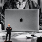 Tim Cook presenta el nuevo MacBook Air de Apple en Nueva York.-AFP / STEPHANIE KEITH
