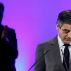 François Fillon en un mitin campaña el pasado 9 de febrero en Chasseneuil-du-Poitou, cerca de Poitiers.-REUTERS