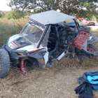 El vehículo todoterreno, que se salió de la carretera, presentaba este aspecto después del accidente.-G.G.