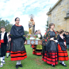 A pesar de que la lluvia amenazó en varias ocasiones, finalmente se pudieron celebrar los actos en el bello paraje.-R. F.