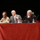 Los hijos de Ignacio Adriano (i.), Ignacio (2º i.) y Susana, con el autor (d.) y el diputado de Cultura.-Raúl Ochoa