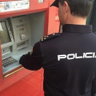 El detenido se apropió de 500 euros que había sacado otra persona del cajero. POLICÍA NACIONAL