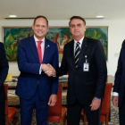 Presidente de Brasil  Jair Bolsonaro  quien saluda al presidente del Tribunal Supremo de Justicia de Venezuela en el exilio  Miguel Angel Martin,  el representante de la OEA Gustavo Cinosi  y el ministro de Relaciones Exteriores de Brasil  Ernesto Araujo.-EL PERIÓDICO