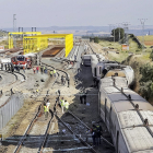 Dos fallecidos tras descarrilar un Alvia en Zamora al arrollar un vehículo que cayó a la vía