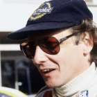 Niki Lauda habla con un mecánico en Mónaco en 1979.-