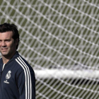El técnico Santiago Solari durante el último entrenamiento del Madrid.-EFE