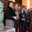 El alcalde Sevilla, con representantes del cine andaluz y los nominados andaluces a los Goya, este viernes.-EFE / PEPO HERRERA