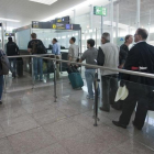 Área de control de pasaportes del aeropuerto del Prat.-/ SERGIO LAINZ