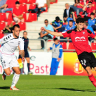 Néstor Salinas se dispone a golpear un balón en el choque del pasado fin de semana ante el Albacete-J. E. Egurrola