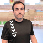 ÁlvaroSenovilla, entrenador del Villa de Aranda.-ALBERTO CALVO