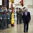 El ministro del Interior, Jorge Fernández Díaz, en el acto de entrega de despachos a tenientes de la Guardia Civil, este lunes en Aranjuez.-EFE / VÍCTOR LERENA